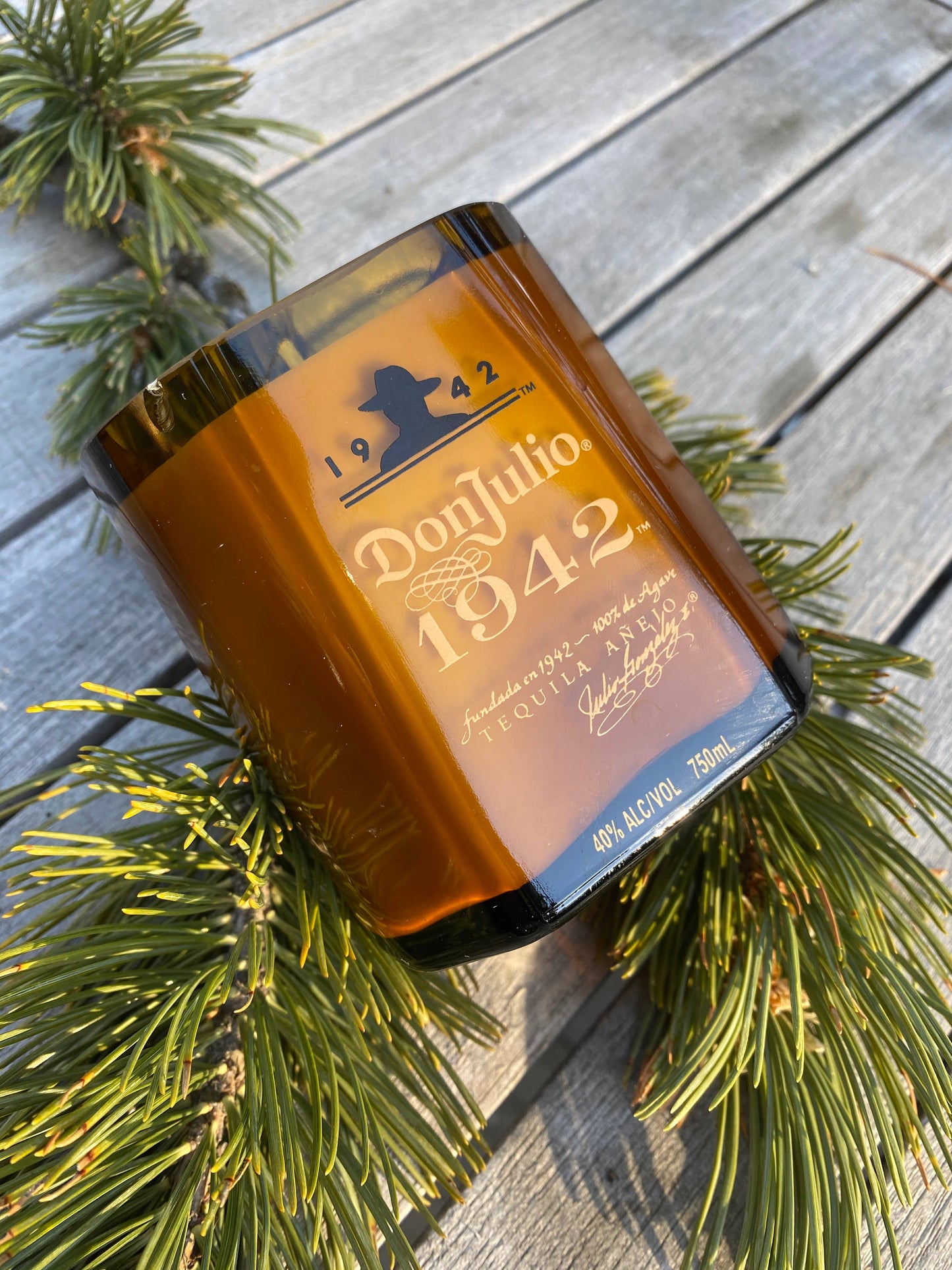 Recycled 1942 Candle: Amber/Sandalwood/Leather / Medium